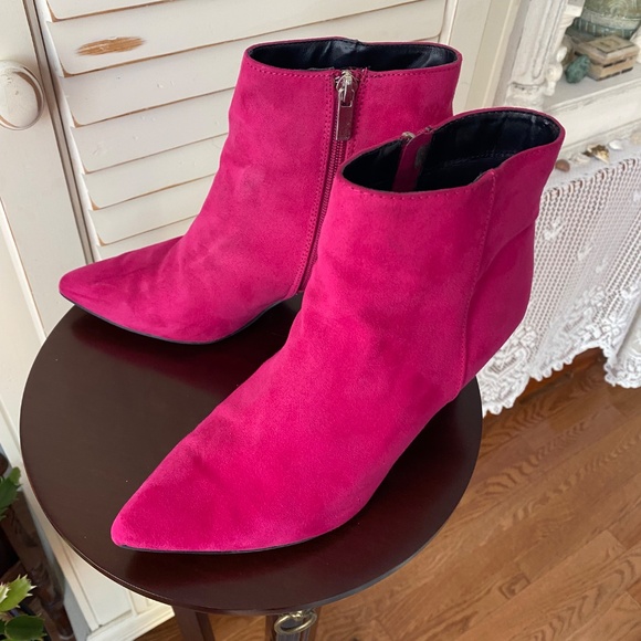 NWOT Hot Pink Faux Suede Bootie BAMBOO brand with Silver Tone Toggle Side Zipper - Picture 6 of 12